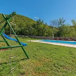 Kuca Za Odmor Arija Sa Velikim Vanjskim Bazenom Holiday home Knin