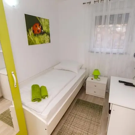 Kuca Za Odmor Arija Sa Velikim Vanjskim Bazenom Hébergement de vacances