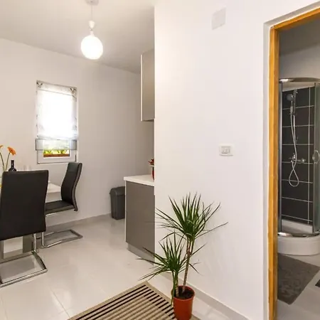 Kuca Za Odmor Arija Sa Velikim Vanjskim Bazenom *