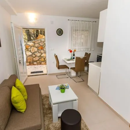 Kuca Za Odmor Arija Sa Velikim Vanjskim Bazenom Holiday home *