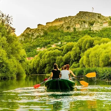 Holiday home Kuca Za Odmor Arija Sa Velikim Vanjskim Bazenom *