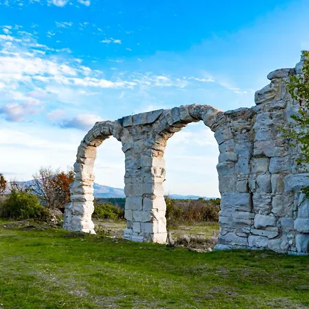 Kuca Za Odmor Arija Sa Velikim Vanjskim Bazenom Holiday home *