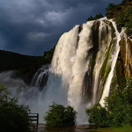 Kuca Za Odmor Arija Sa Velikim Vanjskim Bazenom Hébergement de vacances