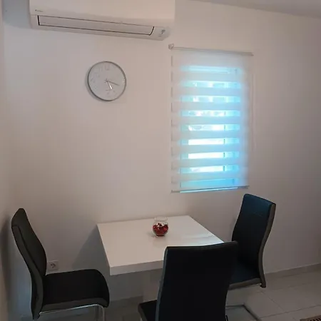 Kuca Za Odmor Arija Sa Velikim Vanjskim Bazenom