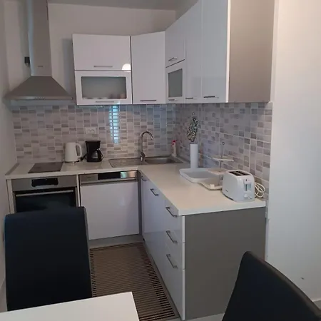 Kuca Za Odmor Arija Sa Velikim Vanjskim Bazenom * Knin