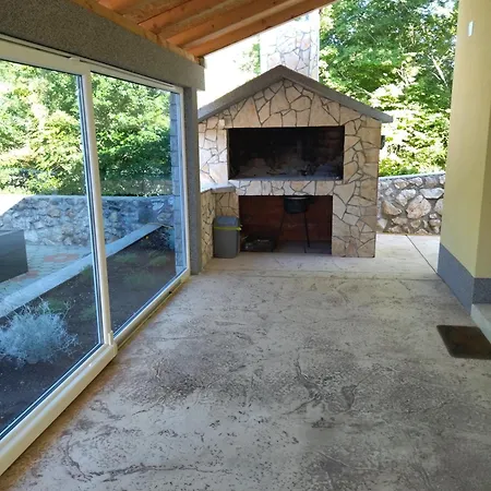 Holiday home Kuca Za Odmor Arija Sa Velikim Vanjskim Bazenom Knin