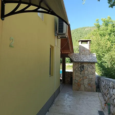 Hébergement de vacances Kuca Za Odmor Arija Sa Velikim Vanjskim Bazenom