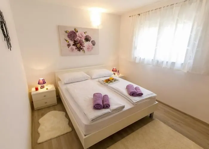 Kuca Za Odmor Arija Sa Velikim Vanjskim Bazenom Vakantiehuis