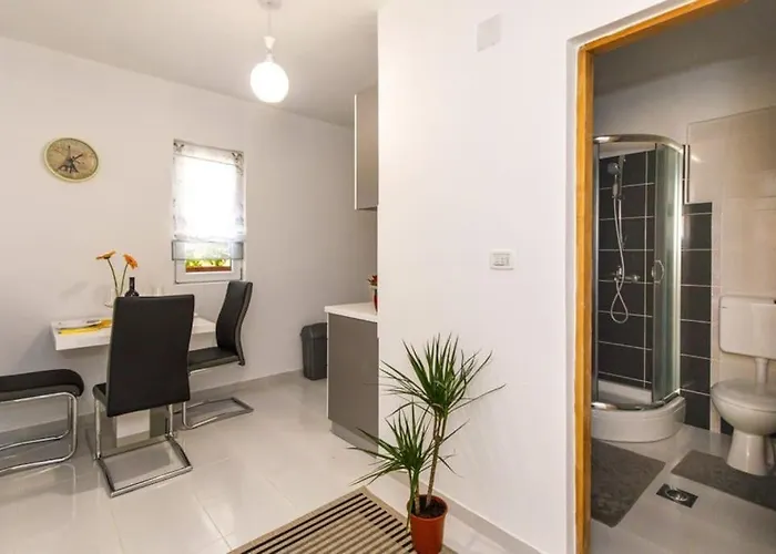 Kuca Za Odmor Arija Sa Velikim Vanjskim Bazenom *