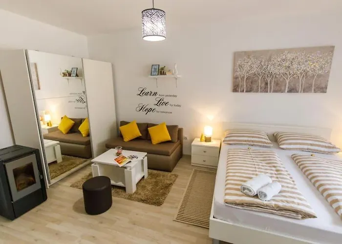 Kuca Za Odmor Arija Sa Velikim Vanjskim Bazenom * Knin