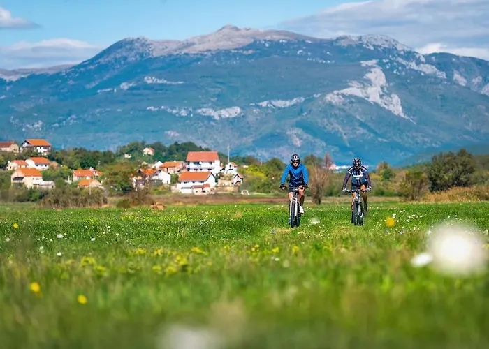 Kuca Za Odmor Arija Sa Velikim Vanjskim Bazenom Knin