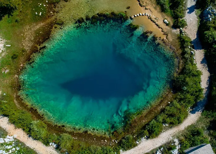 Vakantiehuis Kuca Za Odmor Arija Sa Velikim Vanjskim Bazenom *